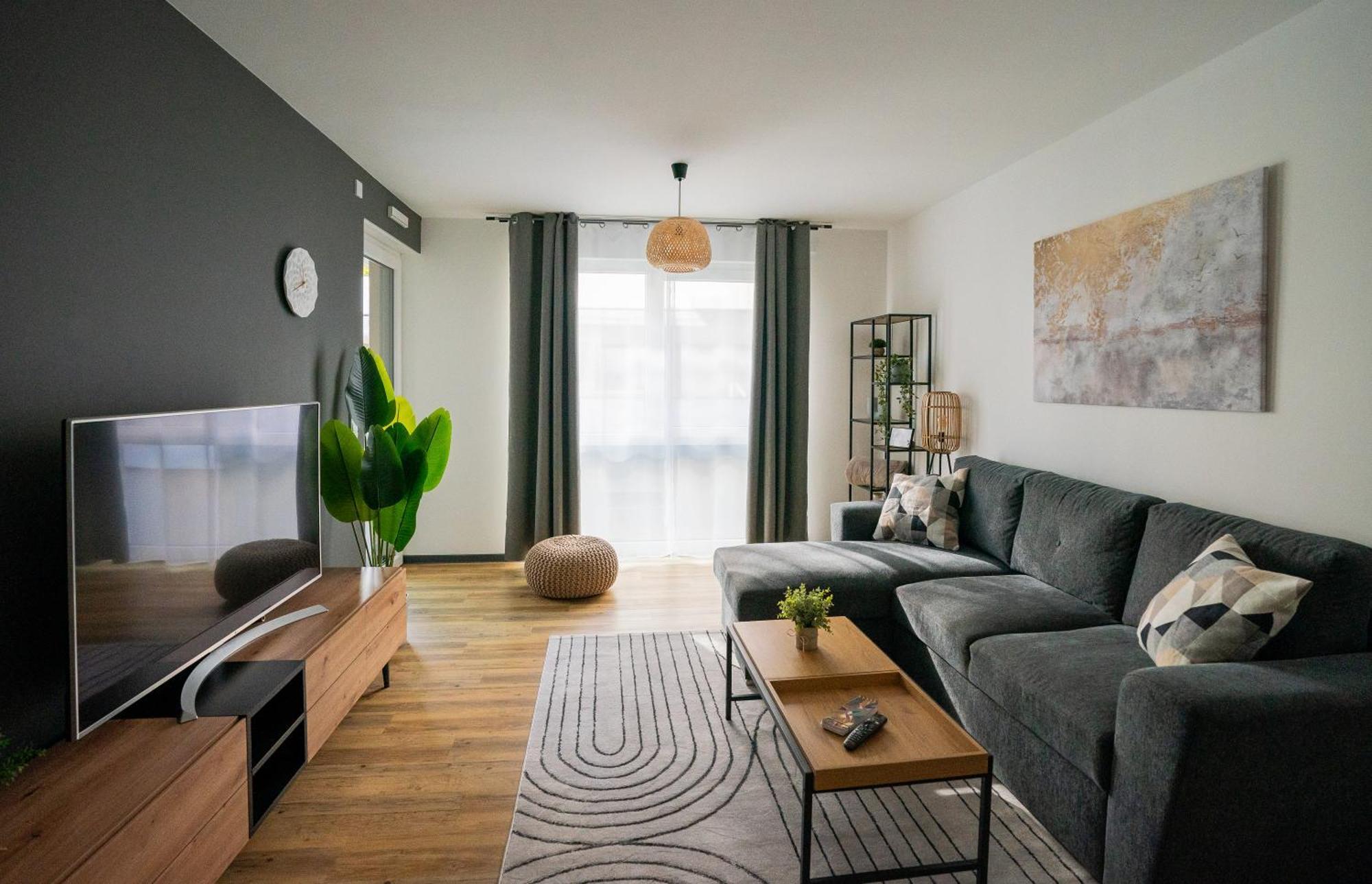 Reitz - Apartment I Zentrale Lage I Stellplatz I 55Qm I 2 Zimmer I Kueche I Bad I Terrasse Bad Hersfeld Bagian luar foto
