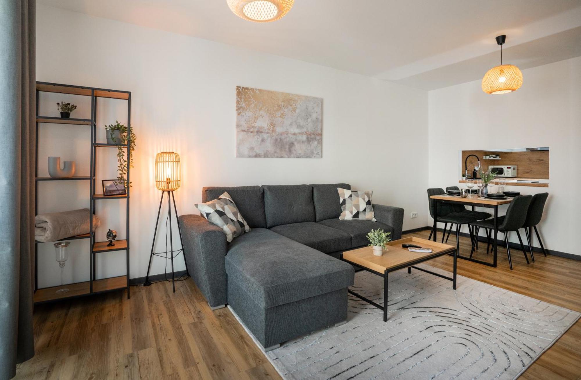Reitz - Apartment I Zentrale Lage I Stellplatz I 55Qm I 2 Zimmer I Kueche I Bad I Terrasse Bad Hersfeld Bagian luar foto