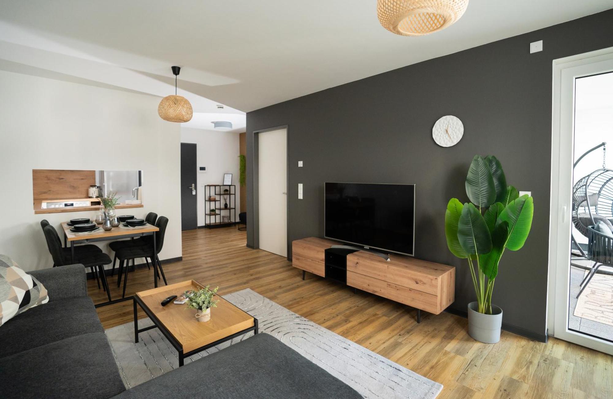 Reitz - Apartment I Zentrale Lage I Stellplatz I 55Qm I 2 Zimmer I Kueche I Bad I Terrasse Bad Hersfeld Bagian luar foto