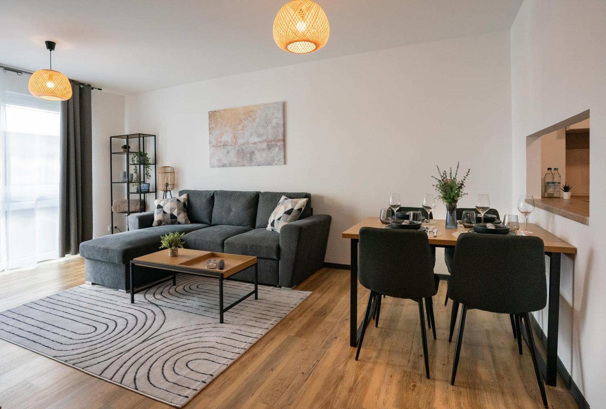 Reitz - Apartment I Zentrale Lage I Stellplatz I 55Qm I 2 Zimmer I Kueche I Bad I Terrasse Bad Hersfeld Bagian luar foto