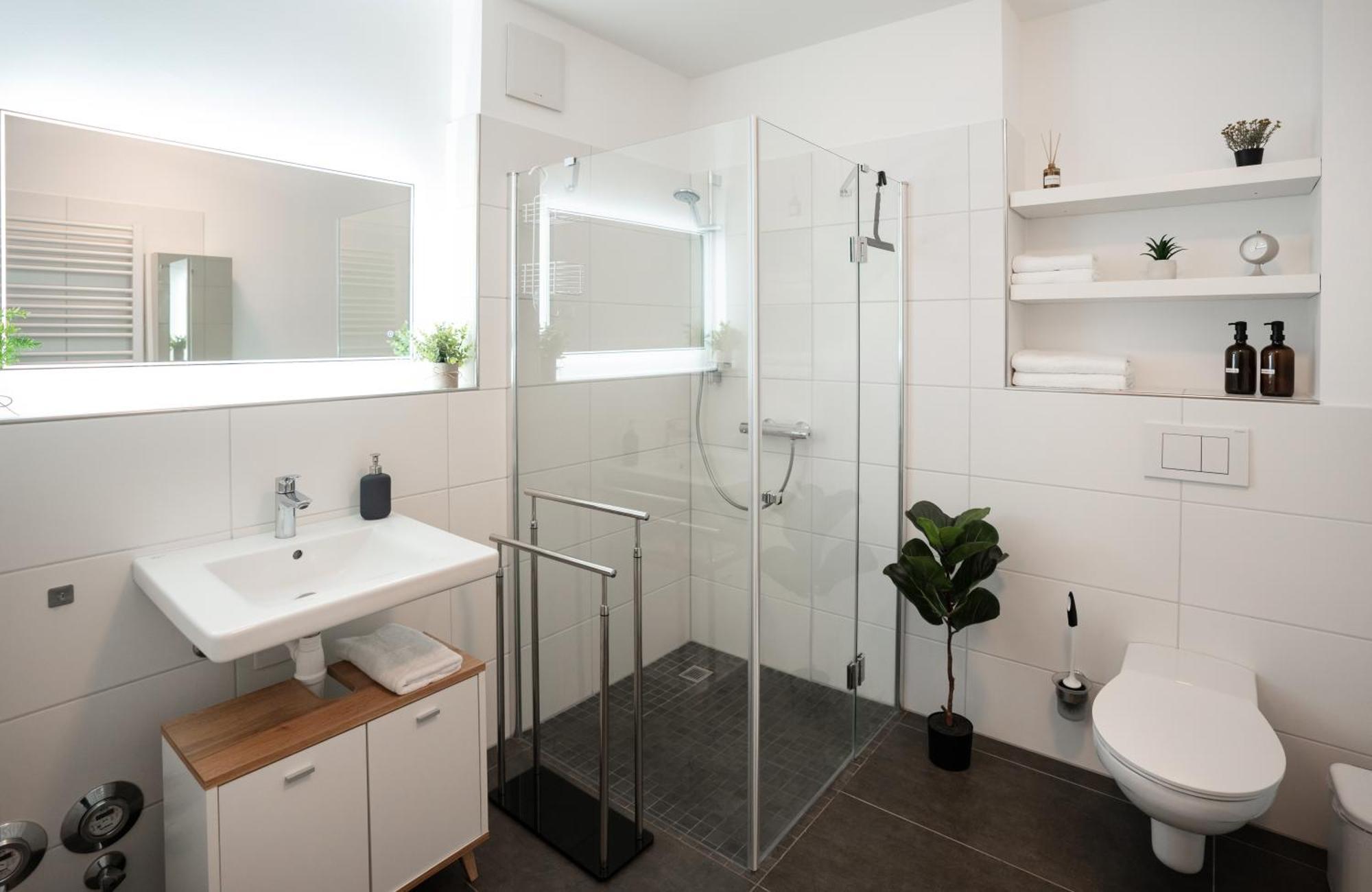 Reitz - Apartment I Zentrale Lage I Stellplatz I 55Qm I 2 Zimmer I Kueche I Bad I Terrasse Bad Hersfeld Bagian luar foto